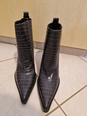 Zara ankle boots new black pointed toe size 38