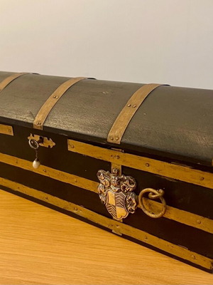 Antique wooden chest used with medieval emblem
