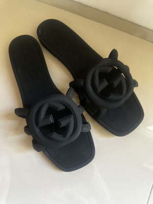 Gucci slides size 40 like new, black, comfortable