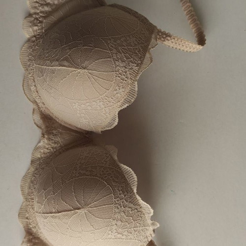 Set of 4 bras used, excellent condition