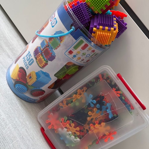 Set of 2 colorful building blocks used