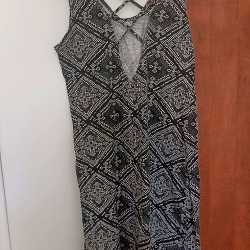 Women's short dress black and white like new, size small