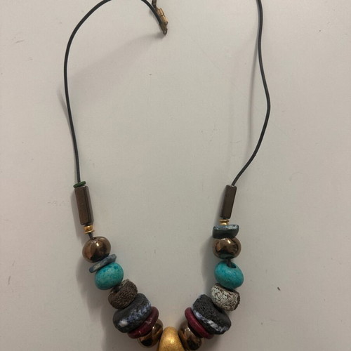 Necklace with stones like new, multicolored with gold clasp