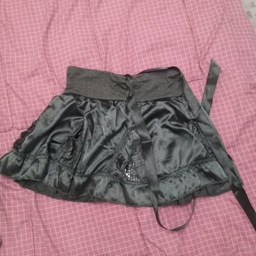 Super mini satin skirt with sequins and belt like new, gray