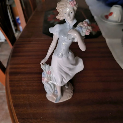 Porcelain decoration like new