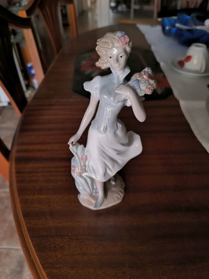 Porcelain decoration like new