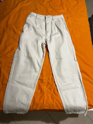 Stradivarius jeans lightly used, size XS, white