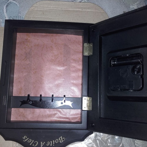 Key holder advertising clock new unused