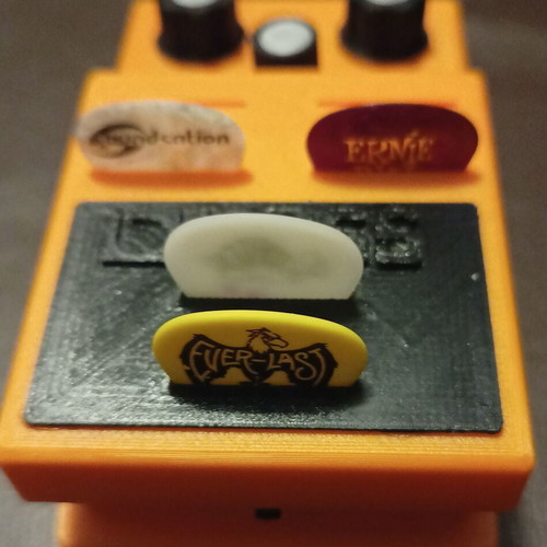 String Pick Holder new, boss distortion replica for 6 picks