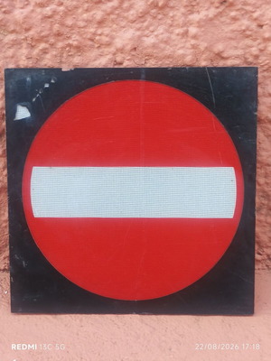 Road signs, set of 2 plastic signs, 20-30 cm