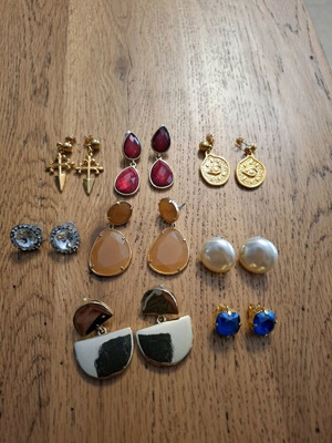 Earrings pack of 8 pairs