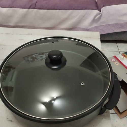 Teppanyaki KC-1119 used with adjustable thermostat and glass lid