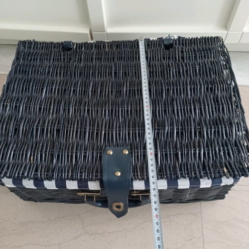 Picnic basket new, 4-person blue striped straw suitcase