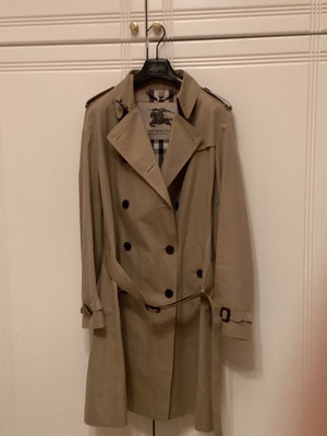Дамско габардиново палто Burberry ново, размер 4XL, бежово