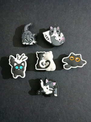 Crocs Charms Cat Love set like new, black and white