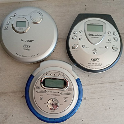 CD players set of 3 used, two with radio