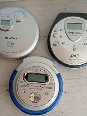Σετ 3 CD player μεταχειρισμένα, τα δύο με ραδιόφωνο
