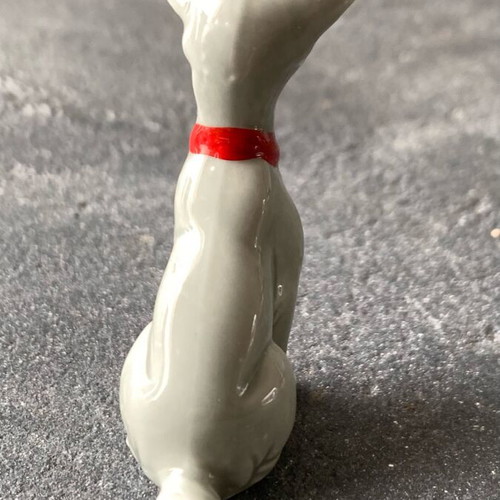 Porcelain dog figurine like new, small