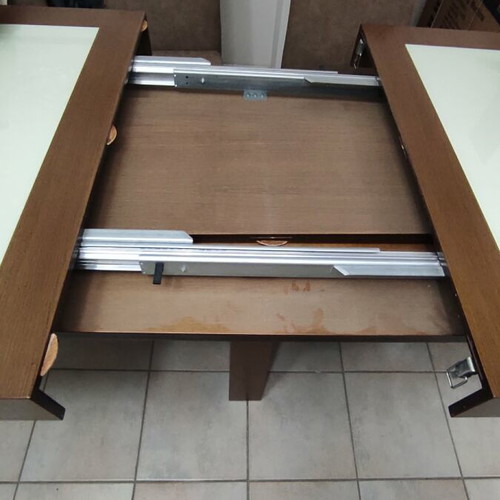 Dining table like new with extendable top 1.60x1 to 2.45x1 m