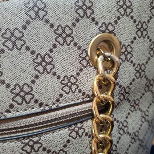 Classic women's shoulder bag with chains used, multicolor