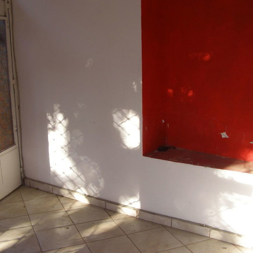 Commercial space 22 sqm renovated, ground floor, Keratsini Tambouria, with wc