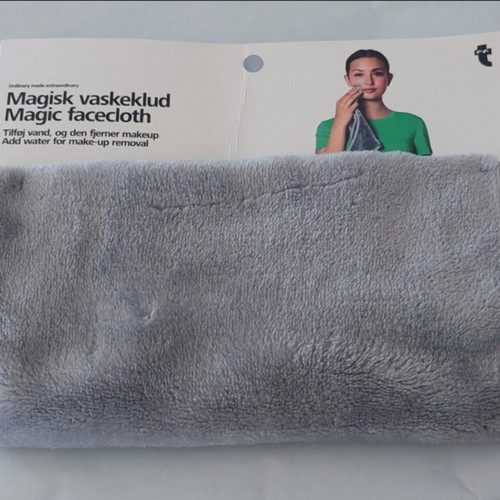 Magic facecloth new, removes makeup with water
