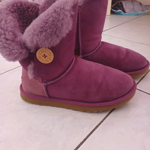 Ugg Mini Bailey boots like new, purple, size 39 with cleaning set