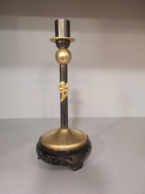 Vintage κηροπήγιο με ξύλινη βάση σε χρυσό και μαύρο χρώμα