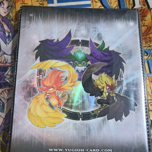 Duelist албум с 4 джоба "Crow & Black-Winged Dragon" употребяван за Yugioh карти