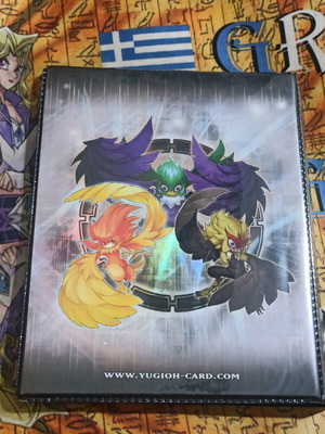 Duelist албум с 4 джоба "Crow & Black-Winged Dragon" употребяван за Yugioh карти