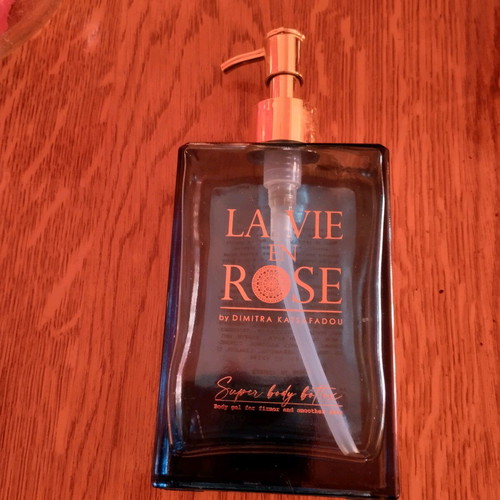 La vie en rose empty packaging used