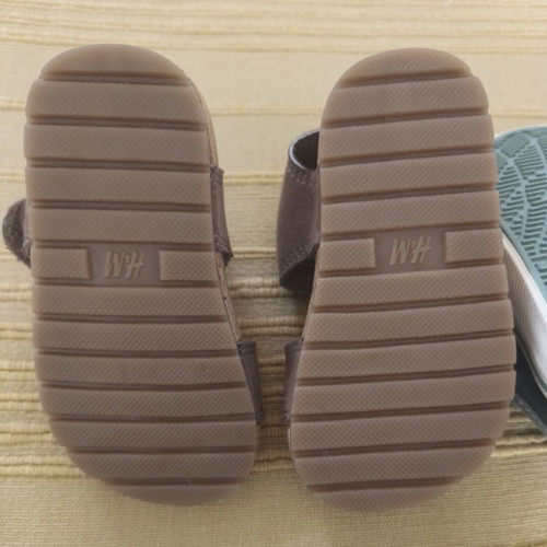 H&M baby shoes for boys size 18-19, beige and green