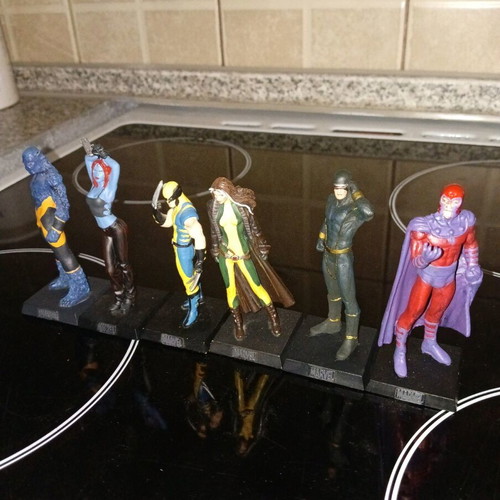 Marvel figures like new condition