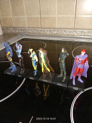 Marvel figures like new condition