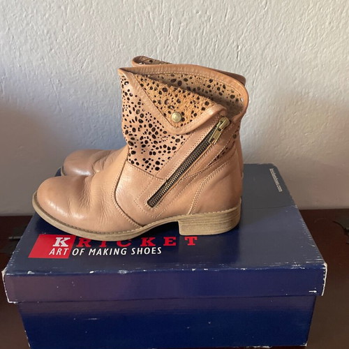 Kricket leather boots like new, size 37, beige