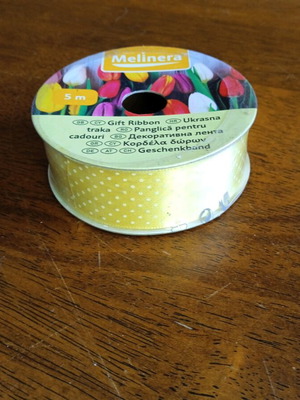 Панделка за подаръци нова, жълта с бели точки, 5 метра