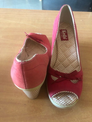Branded pumps like new