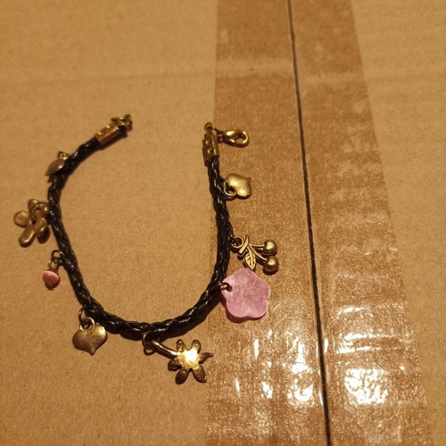 Bracelet new with fuchsia and gold decorative elements