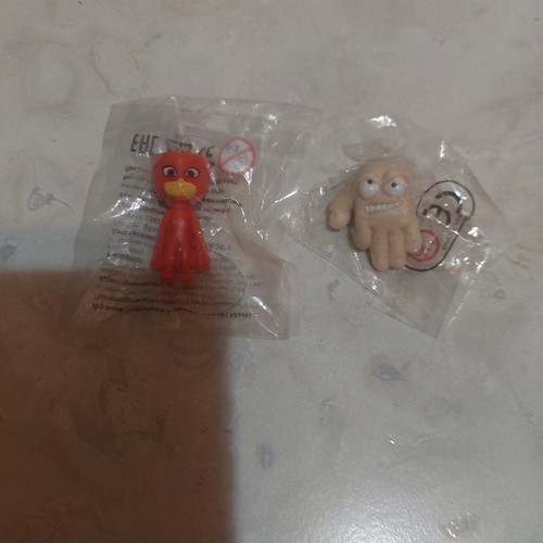Figures new, set of two