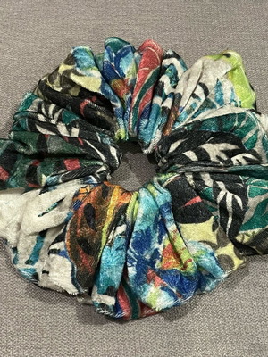 Scrunchie multicolor velvet Silvia like new
