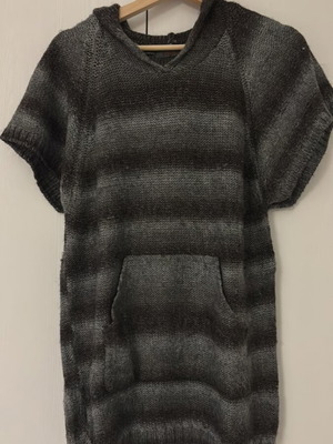 Attrattivo long sleeveless sweater with hood like new, gray, small