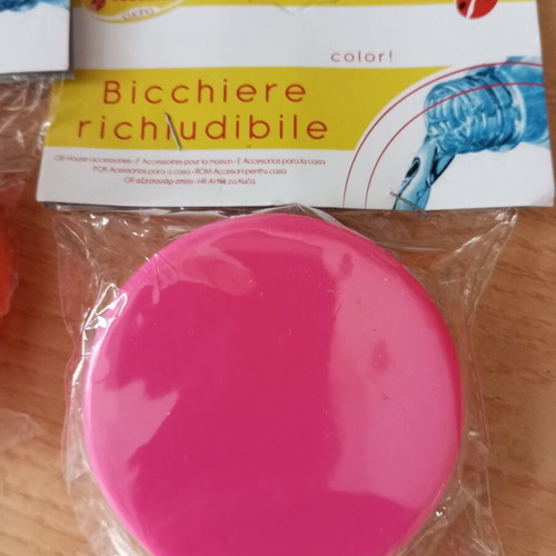 Plastic cups new, expandable and closable