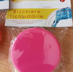 Plastic cups new, expandable and closable