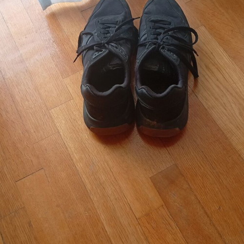 Sport shoes used, size 41, comfortable in good condition