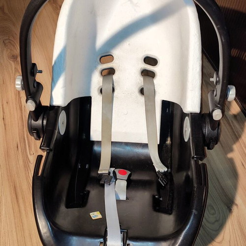 Chicco baby car seat used 0–13kg