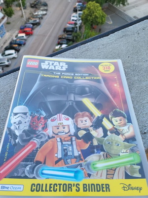 Lego Star Wars card album like new with posters and card template