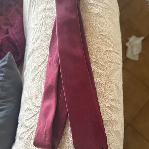 Tie narrow burgundy like new