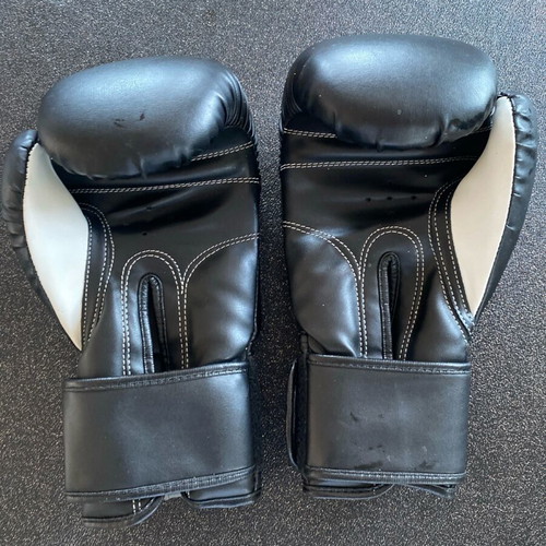 Force1 gloves like new