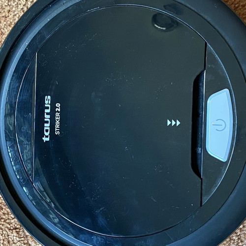 Taurus Striker 2.0 Robot Vacuum Like New, Black