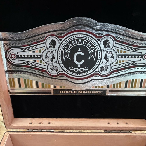 Camacho Triple Maduro συλλεκτικό κουτί πούρων σαν καινούργιο